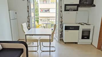 Apartment with Balcony | Eigene Küche | Gefrierschrank