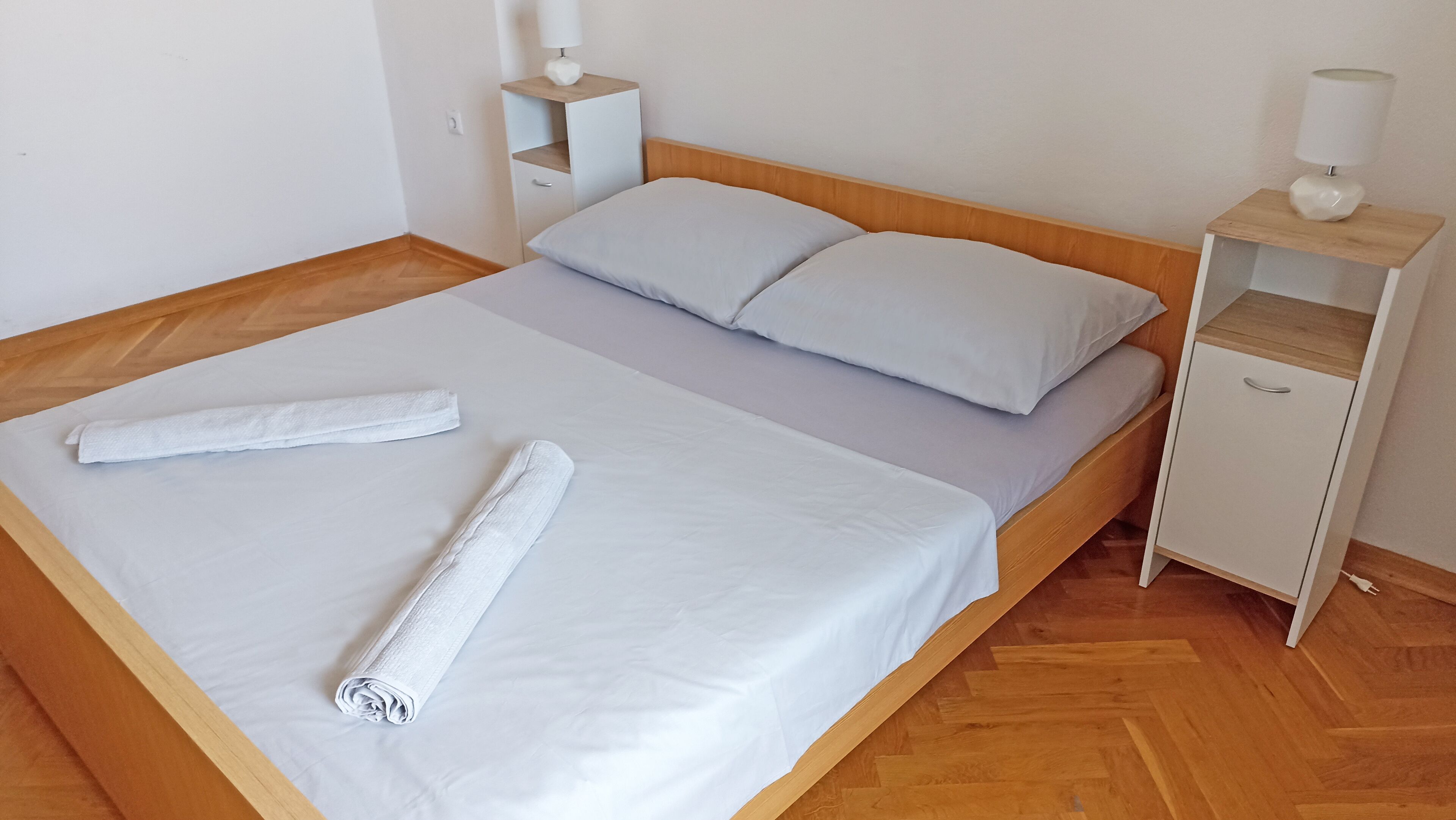 three bedroom apartment | 3 bedrooms, iron/ironing board, free wifi, bed sheets