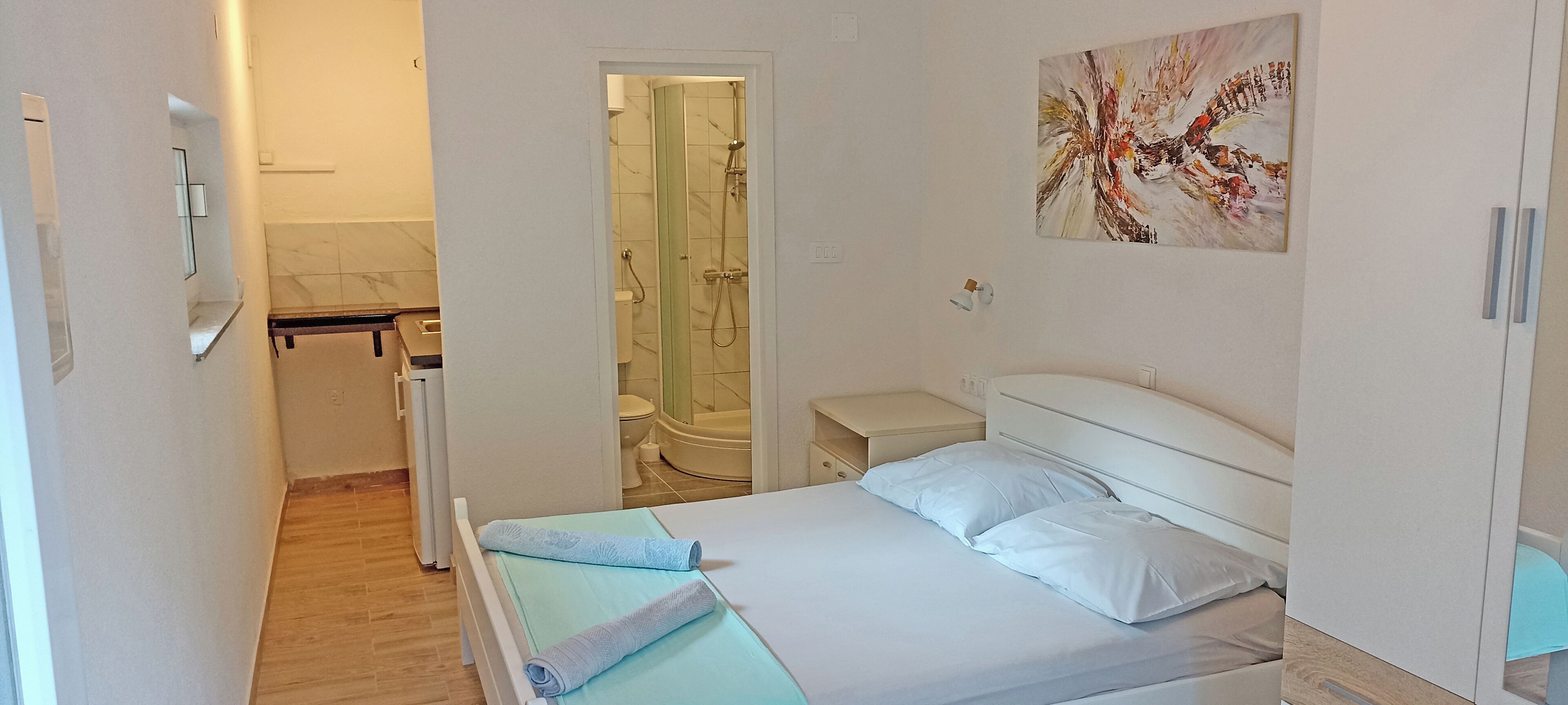 Apartment with Terrace | Wohnbereich | LCD-Fernseher