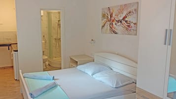 Apartment with Terrace | Wohnbereich | LCD-Fernseher