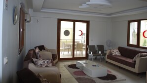 Villa – exclusive, 4 soverom, 2 bad, ved basseng | Oppholdsrom