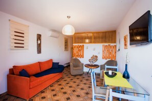 Luxury Triple Room, Smoking, Hill View | Living room | Flat-screen TV - Myconian brothers (Mykonos)