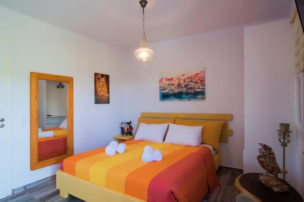 Basic Studio Suite, 1 Bedroom, Smoking, Garden Area | Individually decorated, individually furnished, desk, blackout curtains