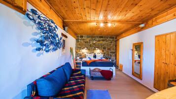 Private suite | Individually decorated, individually furnished, desk, blackout drapes