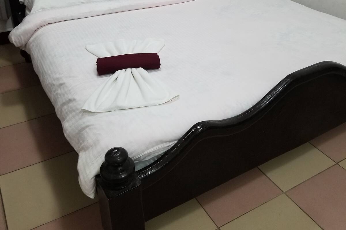 Habitación estándar | Tabla de planchar con plancha, wifi gratis y ropa de cama