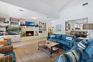 Tv, tv-spel, dvd-spelare och bordsfotboll