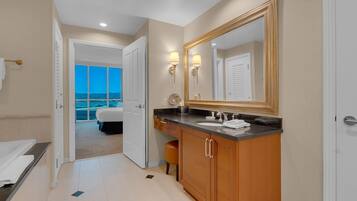 1 bedroom, in-room safe, iron/ironing board, free WiFi