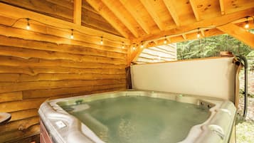 Tina de hidromasaje al aire libre