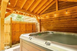 Bañera de hidromasaje al aire libre