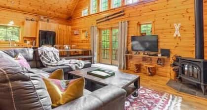 Sunday River & Lake Chalet, 2 Full Kitchens, Hot Tub, Game Room