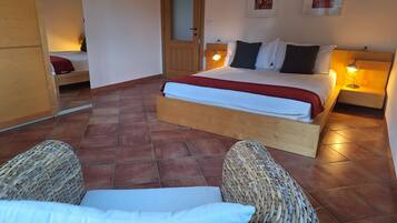 4 bedrooms, iron/ironing board, travel crib, WiFi (free)