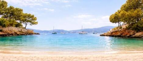 Solstolar och strandhanddukar