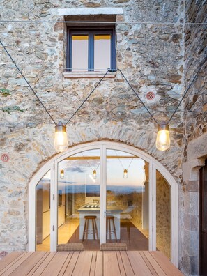Outdoor dining - Holiday rental townhouse with swimming pool in Begur, Centre (Begur)