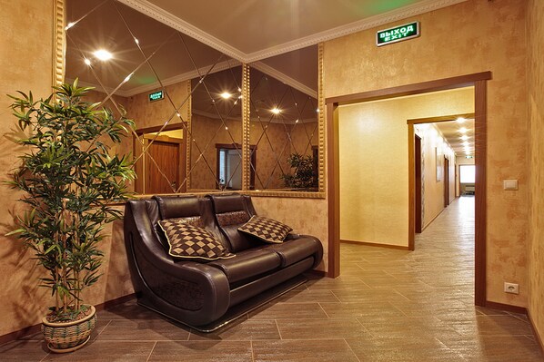 Lobby - Broadway (Moscow)