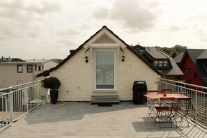 Outdoor dining - Friendly Home - "Helles Dachstudio" - Cologne - Fair - Bonn - Phantasialand (Bornheim)