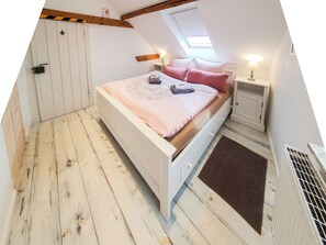 1 bedroom, iron/ironing board, travel cot, free WiFi - Friendly Home - "Helles Dachstudio" - Cologne - Fair - Bonn - Phantasialand (Bornheim)