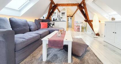 Friendly Home - "Helles Dachstudio" - Köln - Messe - Bonn - Phantasialand