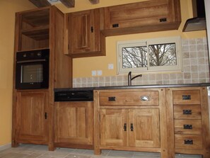 Microwave, oven, dishwasher, coffee/tea maker - La basse Bédinière Gîte near Chambord (Crouy-Sur-Cosson)