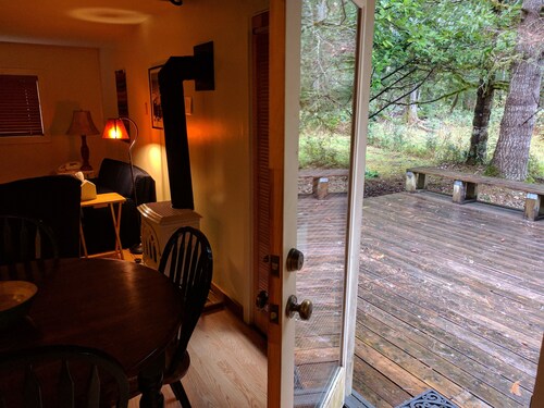 Skyline Suite @ Alexander's Lodge  [No Pets, NO Breakfast]- 1 Mile from entrance