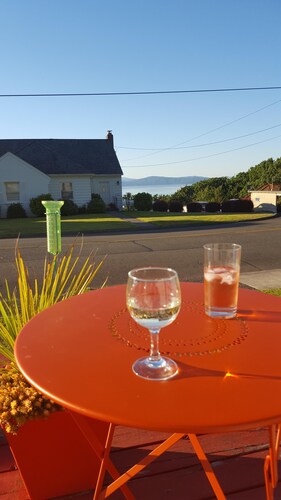 Cozy Astoria Cottage, Million Dollar View, Affordably Priced!