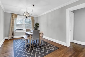 Dining - Southern Comfort Bungalow 15 Mins to Downtown+ Parking (Atlanta)