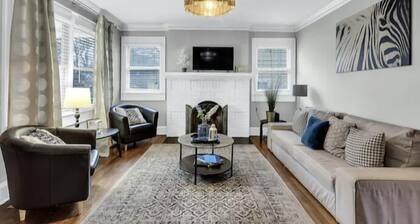 Southern Comfort Bungalow 15 Mins to Downtown+ Parking