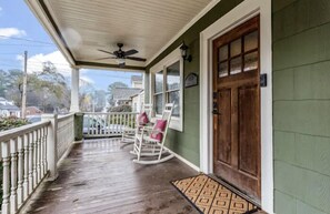 Terrace/patio - Southern Comfort Bungalow 15 Mins to Downtown+ Parking (Atlanta)