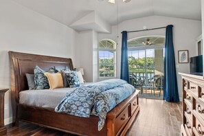 4 室のベッドルーム、デスク、アイロン / アイロン台、WiFi (無料)