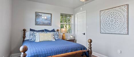 4 Schlafzimmer, Schreibtisch, Bügeleisen/Bügelbrett, Reisekinderbett