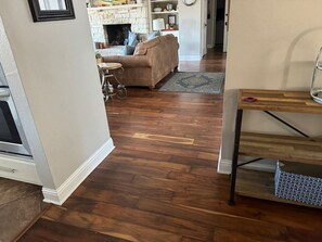 Smart TV, fireplace, video games, ping pong - Waterfront Retreat w/ Game Room, Dock & Pool Table (Mabank)