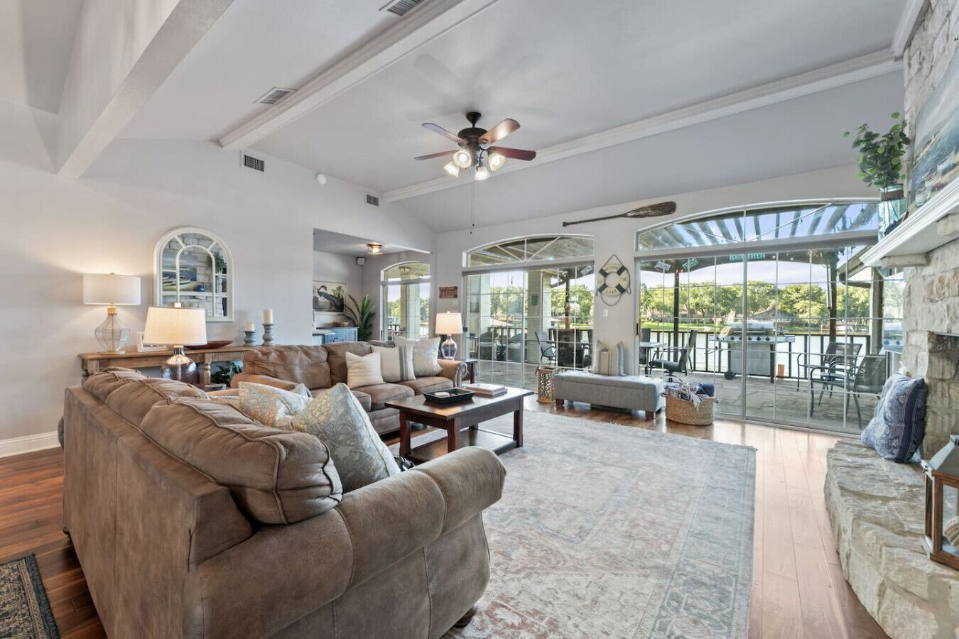 Smart TV, fireplace, video games, table tennis