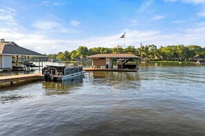 Unclassified image, 3 of 120, button