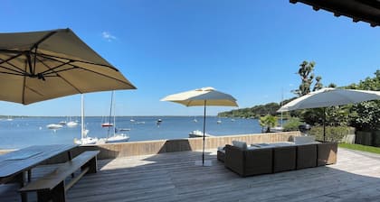 EXCEPTIONAL VILLA BY THE LAKE IN A QUIET AREA WITH PRIVATE PONTOON