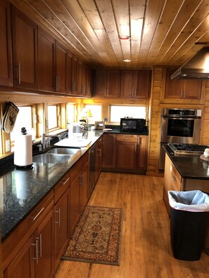 冰箱、微波炉、烤箱、炉灶