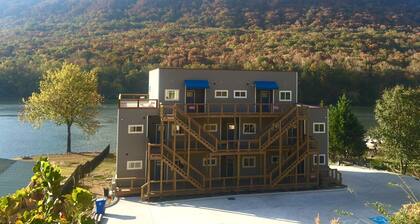 Waterfront Paradise- 10 minutes from downtown Chattanooga