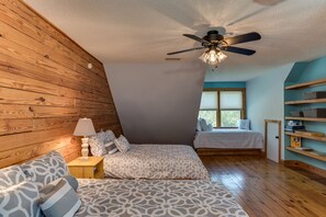 3 Schlafzimmer, Schreibtisch, Bügeleisen/Bügelbrett, kostenloses WLAN