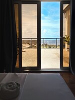 Deluxe Room | Terrace/patio