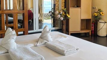 Comfort Studio, 1 Bedroom, Non Smoking, Ocean View | 1 bedroom, free WiFi, bed sheets