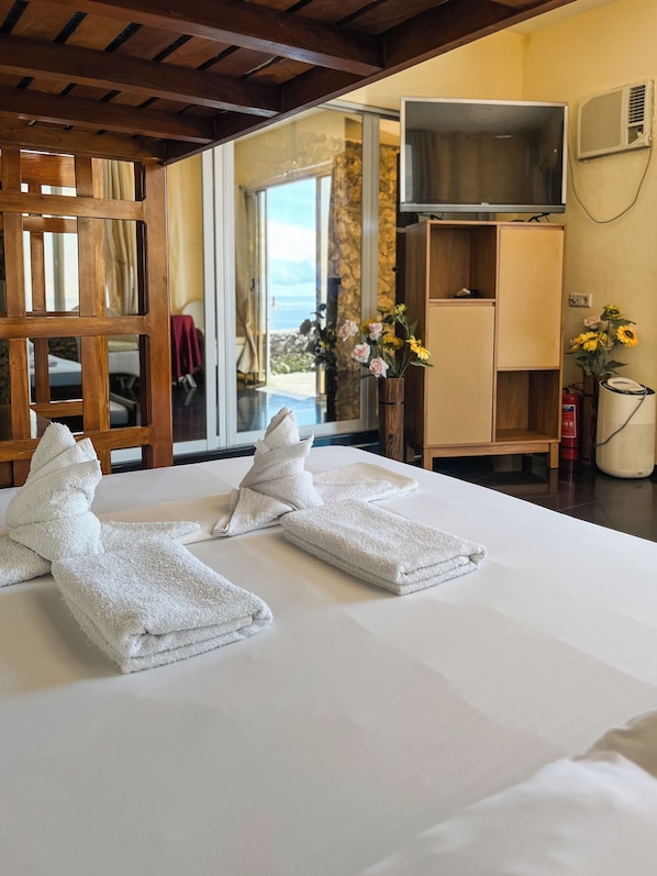 Comfort Studio, 1 Bedroom, Non Smoking, Ocean View | 1 bedroom, free WiFi, bed sheets