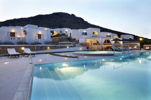 Front of property – evening/night - Hotel Mediterranean (Naxos)