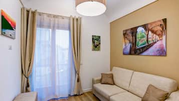 Family Room, 2 Bedrooms, Kitchenette | Minibar, in-room safe, desk, free WiFi