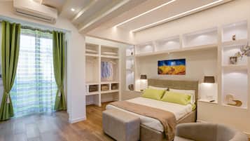 Superior-Dreibettzimmer, Nichtraucher, Kochnische | Minibar, Zimmersafe, Schreibtisch, kostenloses WLAN