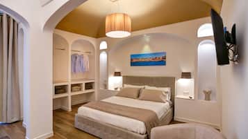 Family Room, 2 Bedrooms, Kitchenette | Minibar, in-room safe, desk, free WiFi