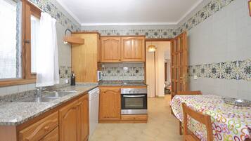 Réfrigérateur, micro-ondes, four, lave-vaisselle