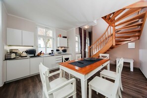 Kühlschrank, Mikrowelle, Ofen, Geschirrspüler