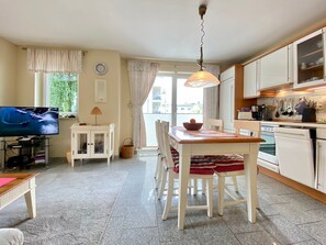 Unclassified image, 4 of 16, button - House Nemo, App. 8, Germany (Heringsdorf)