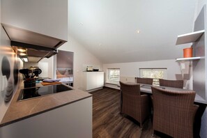 Kühlschrank, Mikrowelle, Ofen, Geschirrspüler