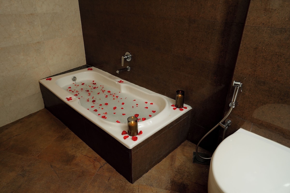 Royal Studio Suite | Bathroom