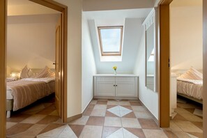 3 bedrooms, travel cot, WiFi