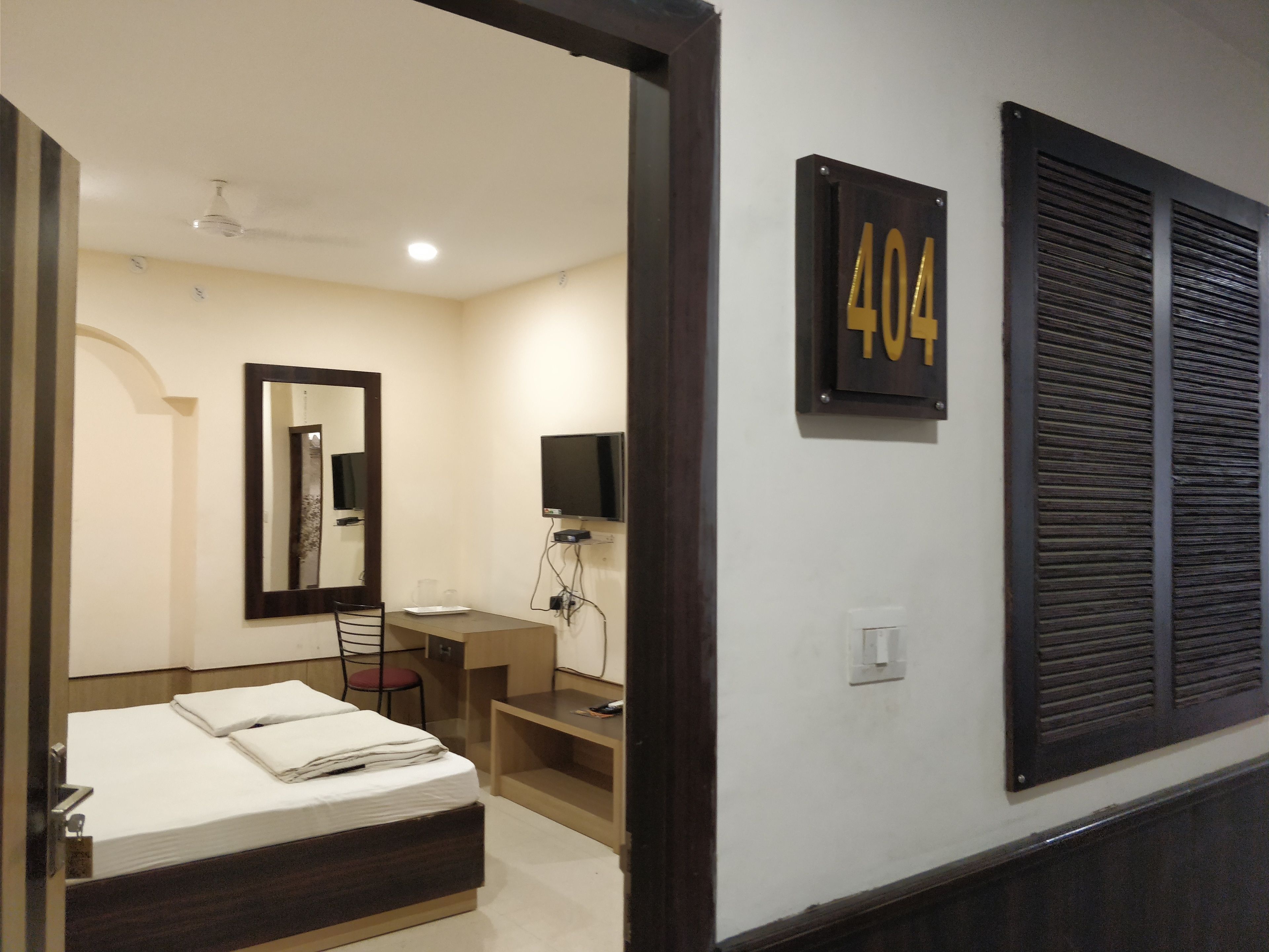 Escritorio y Internet por cable gratuito